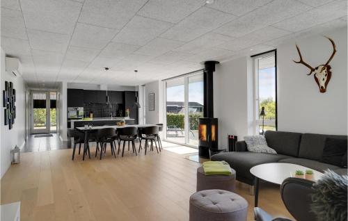cuisine, Three-Bedroom Holiday Home In Hemmet in Hemmet
