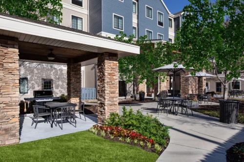 Staybridge Suites Omaha 80th and Dodge an IHG Hotel - image 3