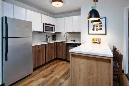 2 bedrooms, 4 beds