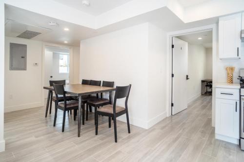 Cozy LA Retreat Near USC Steps to Koreatown & Downtown, Los Angeles (zdjęcie 11)