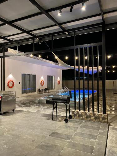 View, The Rina Homestay-Whole Villa with Private Pool,BBQ & Karaoke-1Min Beach- in Port Dickson