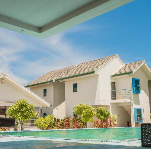. Long Beach Laamu Hotel