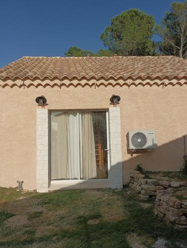 Maison de campagne avec piscine in Suze La Rousse