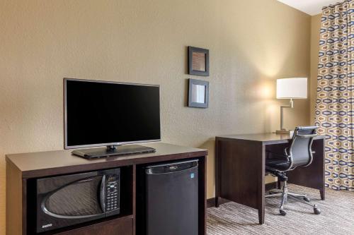 Suburban Studios Arlington Heights – Elk Grove