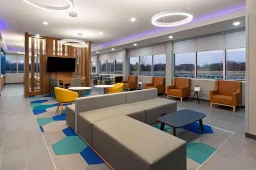 Microtel Inn & Suites by Wyndham Olive Branch - image 4