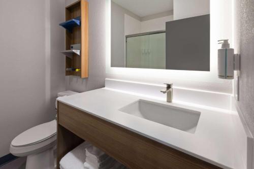 Microtel Inn & Suites by Wyndham Olive Branch - image 14