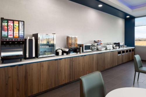 Microtel Inn & Suites by Wyndham Olive Branch - image 3