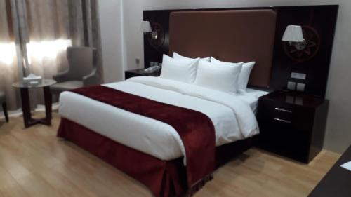 Standard Double or Twin Room image 3