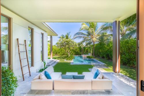 Horizon Pool Villa image 4