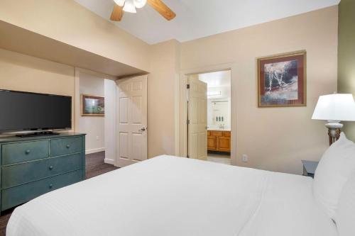2 bedrooms, 3 beds