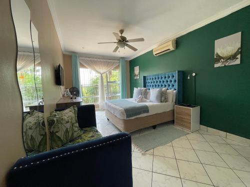 The Yacht House Room Type - Standard Queen Room