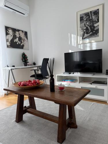 Superb Studio with 40 sqm Terrace in the Greens of Buda City Centre, Budapest (photo 4)