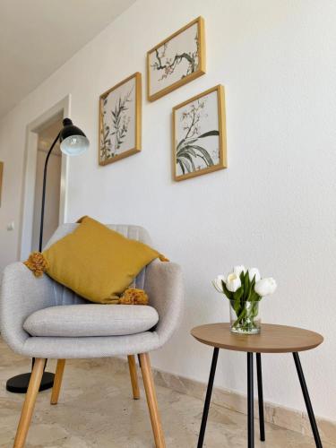 Sunny & modern beach apartment - image 3