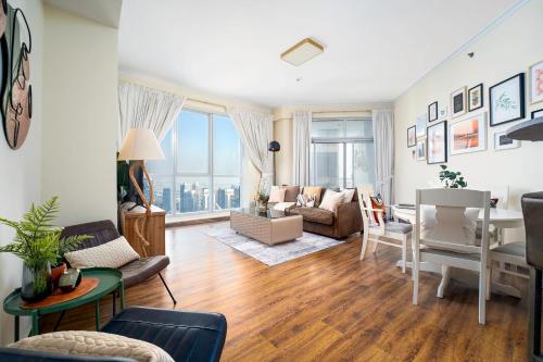 Marina Majesty- Homely & Cozy 2BR, CanalView, Central Location, Dubaj