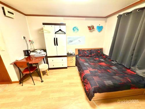 Spacious Studio Apt (Myeong-dong), Seoul