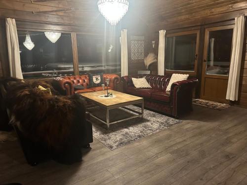 Trollvang, hytte med pool og sauna in 賀夫靈恩