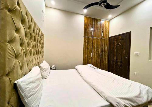 Dove inn Hotel near Shaukat Khanum Hospital – Lahore, WI