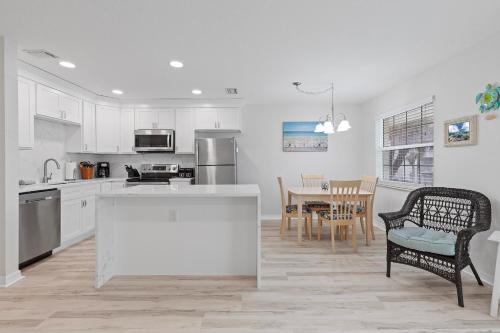 Colony Beach Club 235 in New Smyrna Beach, USA