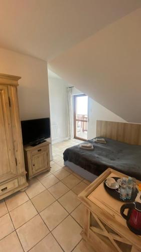 1 double bed, 2 twin beds