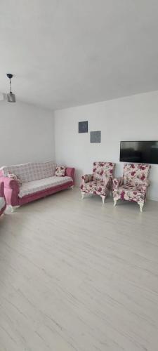 2 bedrooms, 4 beds