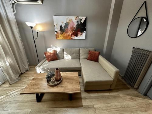 Your Cozy Home in Athens - Tap to explore photos