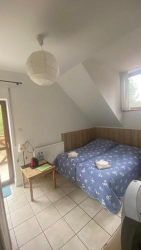 1 double bed, 1 twin bed