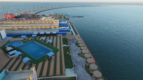 

Dolphin Resort (Families only)