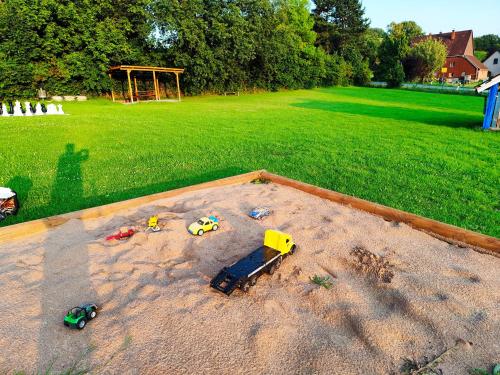 兒童遊樂場, EXTERTAL-FERIENPARK - Premium-Ferienhaus Sonnenhügel #36 (EXTERTAL-FERIENPARK - Premium-Ferienhaus Sonnenhugel #36) in 埃克斯特爾塔爾