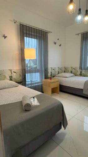 2 twin beds