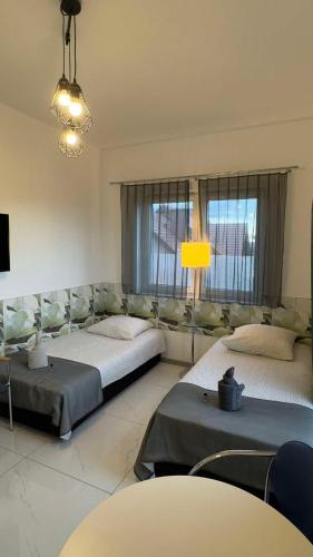 3 twin beds