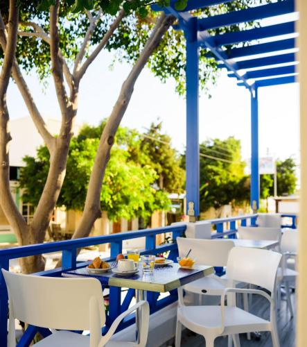 Karidis Hotel - image 2