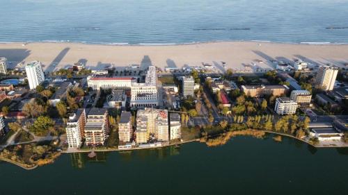 AmyMamaia marina blue