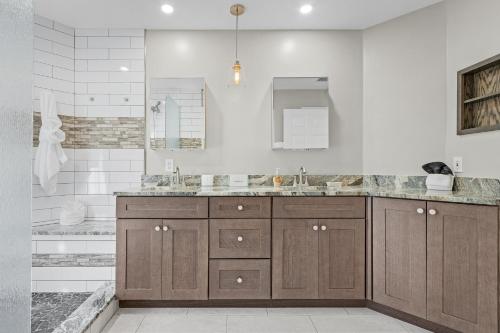 Three-Bedroom Apartment image 8