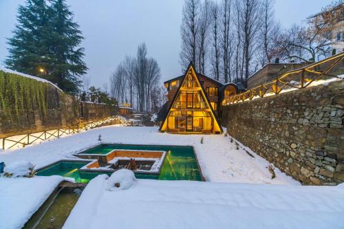 StayVista at Alpha and Peek a boo with Lawn, BBQ, Aframe and Bonfire - Srinagar StayVista at Alpha and Peek a boo with Lawn, BBQ, Aframe and Bonfire - Srinagar