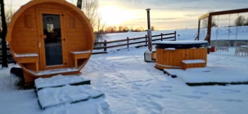 Ostoja Lemany - domki na Kaszubach, sauna, balia-jacuzzi, plac zabaw, tyrolka , dwa boiska, miejsce na ognisko, grill gazowy