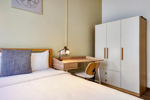 Deluxe Room image 3