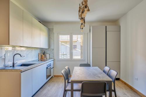 Konyha, White House in Pineta