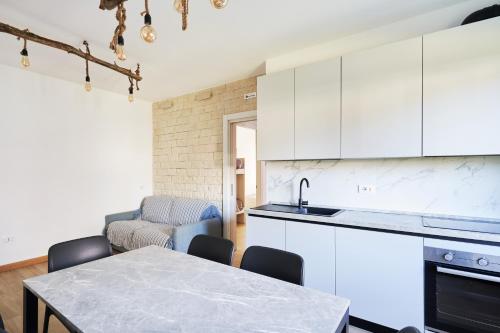 Létesítmények, White House in Pineta