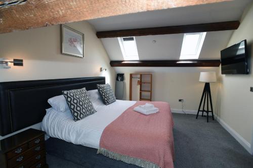 640975335 The Black Boy Inn