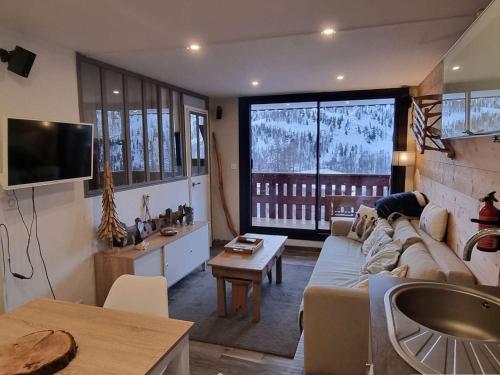 . Appartement rénové au calme avec balcon, 1 chambre, coin nuit et parking - Proche Isola 2000 - FR-1-292-137