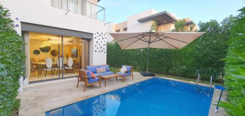 Luxury Villa with Private Pool, Casablanca