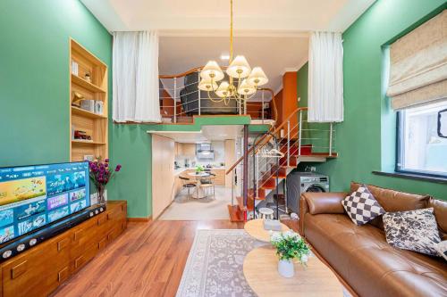 1 queen bed, 1 double bed, 1 sofa bed