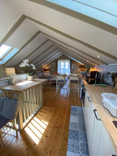 Villa Skylight - main image