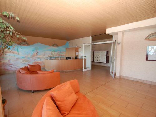Apartment (6 Adults) image 1