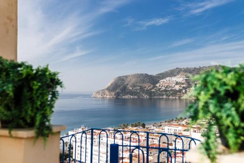 Blue Nautico - penthouse with stunning views of La Herradura - Marina del Este