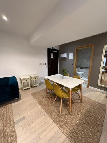 Beautiful City Centre Apartment 4