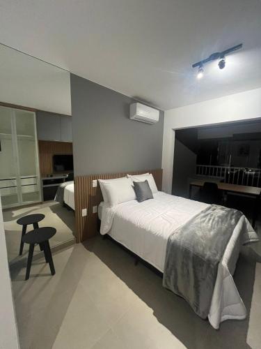 Studio em prédio novo e moderno - Moema, Sao Paulo