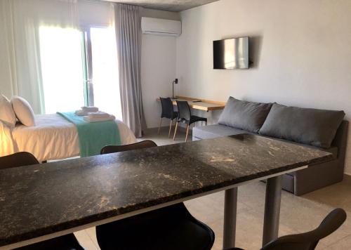 Studio Apartment image 3