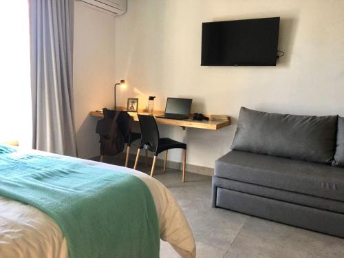 Studio Apartment image 10