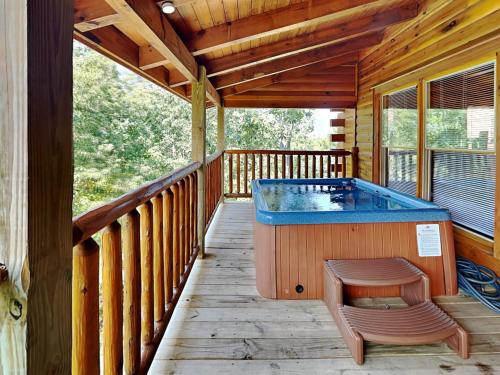 Moonlight Lodge 8 Bedrooms Hot Tub Wi-Fi Pool Sleeps 40 - image 38